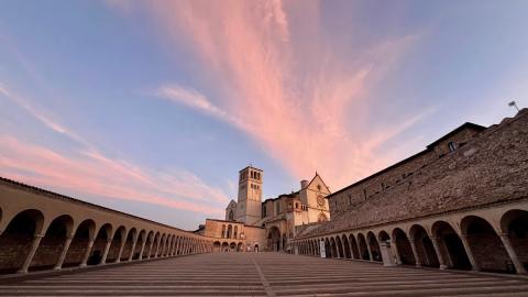 Asís: cámara «Misas y oración en la basílica»